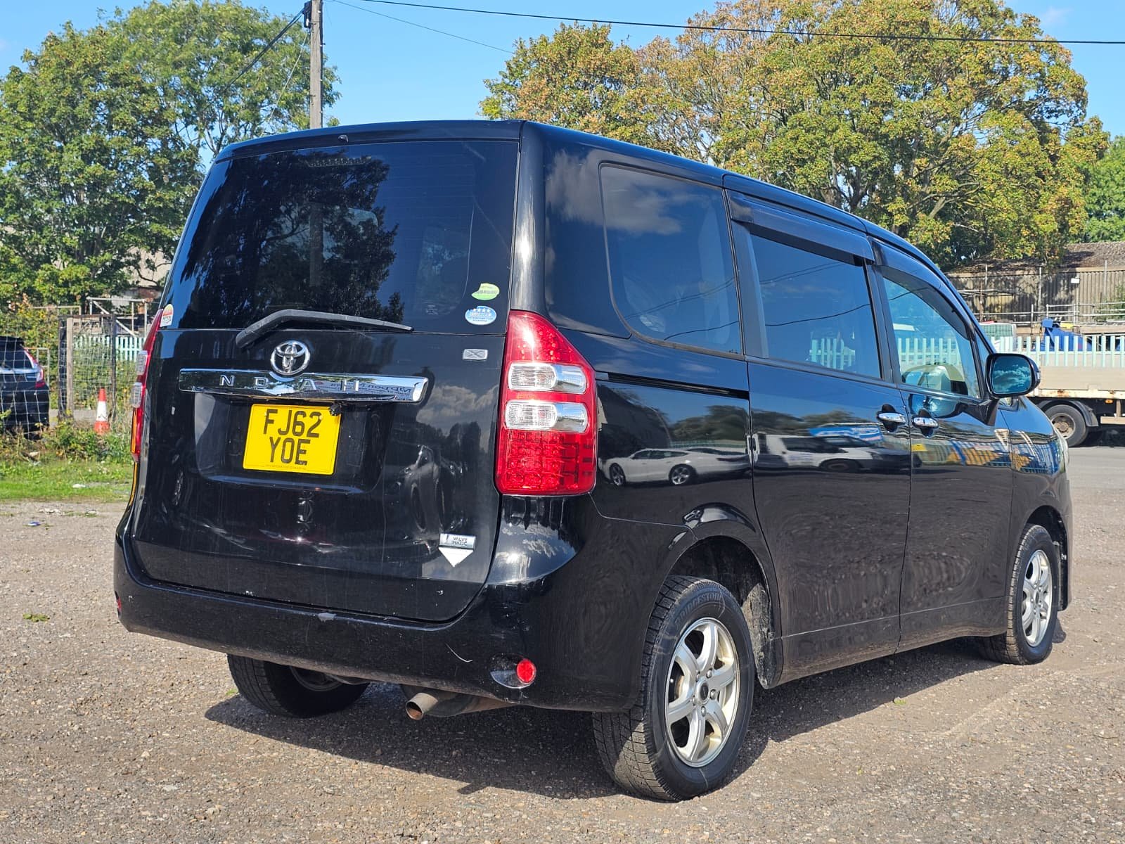 TOYOTA NOAH Voxy X 2.0L Automatic CVT 7 Seater MPV