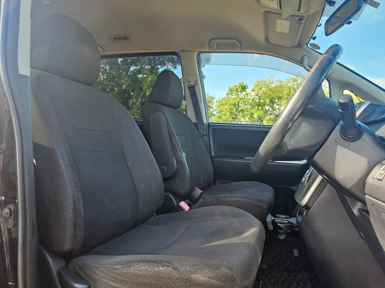 TOYOTA NOAH Voxy X 2.0L Automatic CVT 7 Seater MPV
