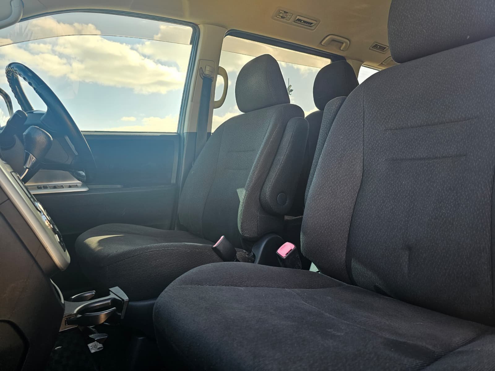 TOYOTA NOAH Voxy X 2.0L Automatic CVT 7 Seater MPV