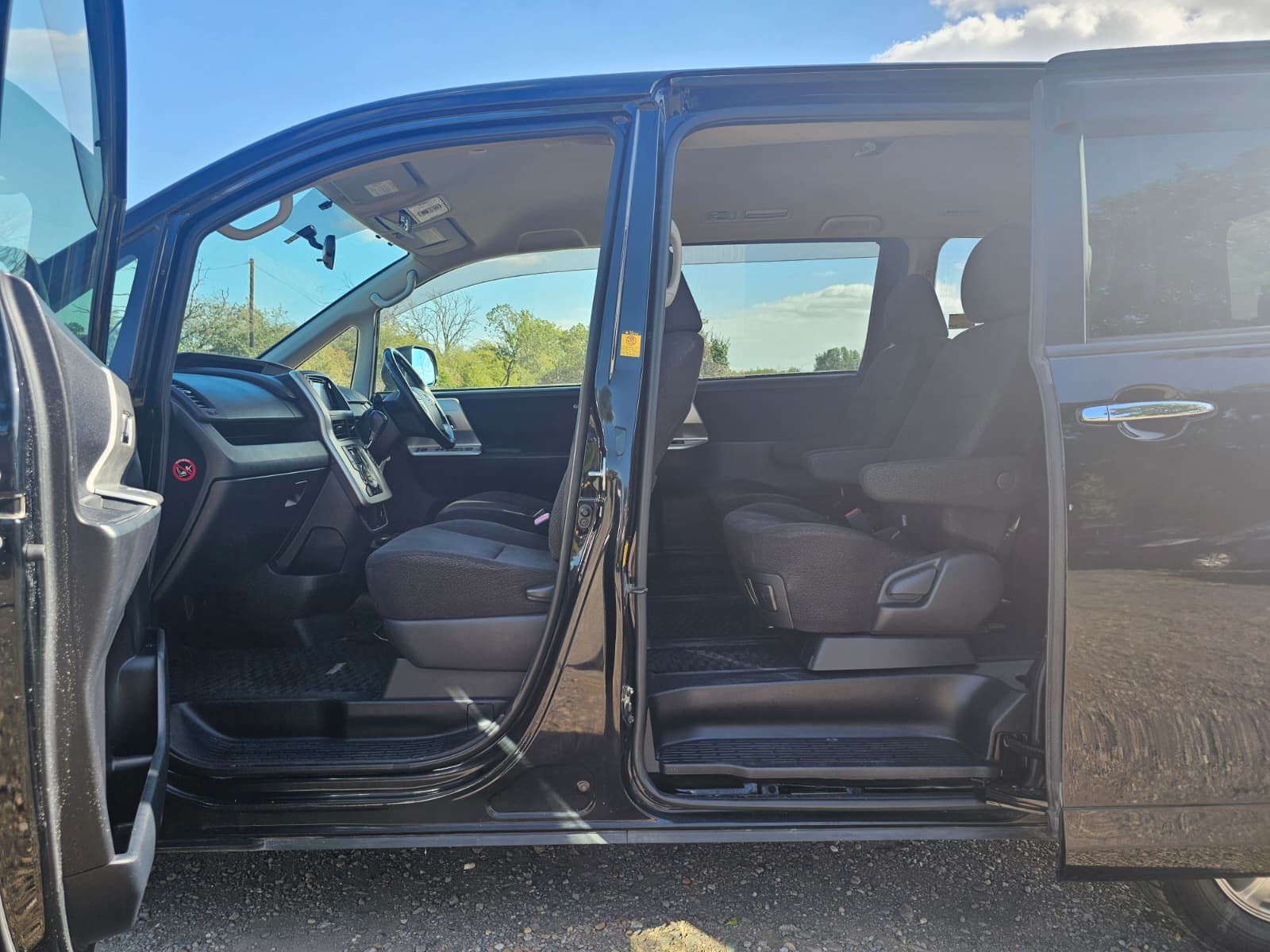 TOYOTA NOAH Voxy X 2.0L Automatic CVT 7 Seater MPV