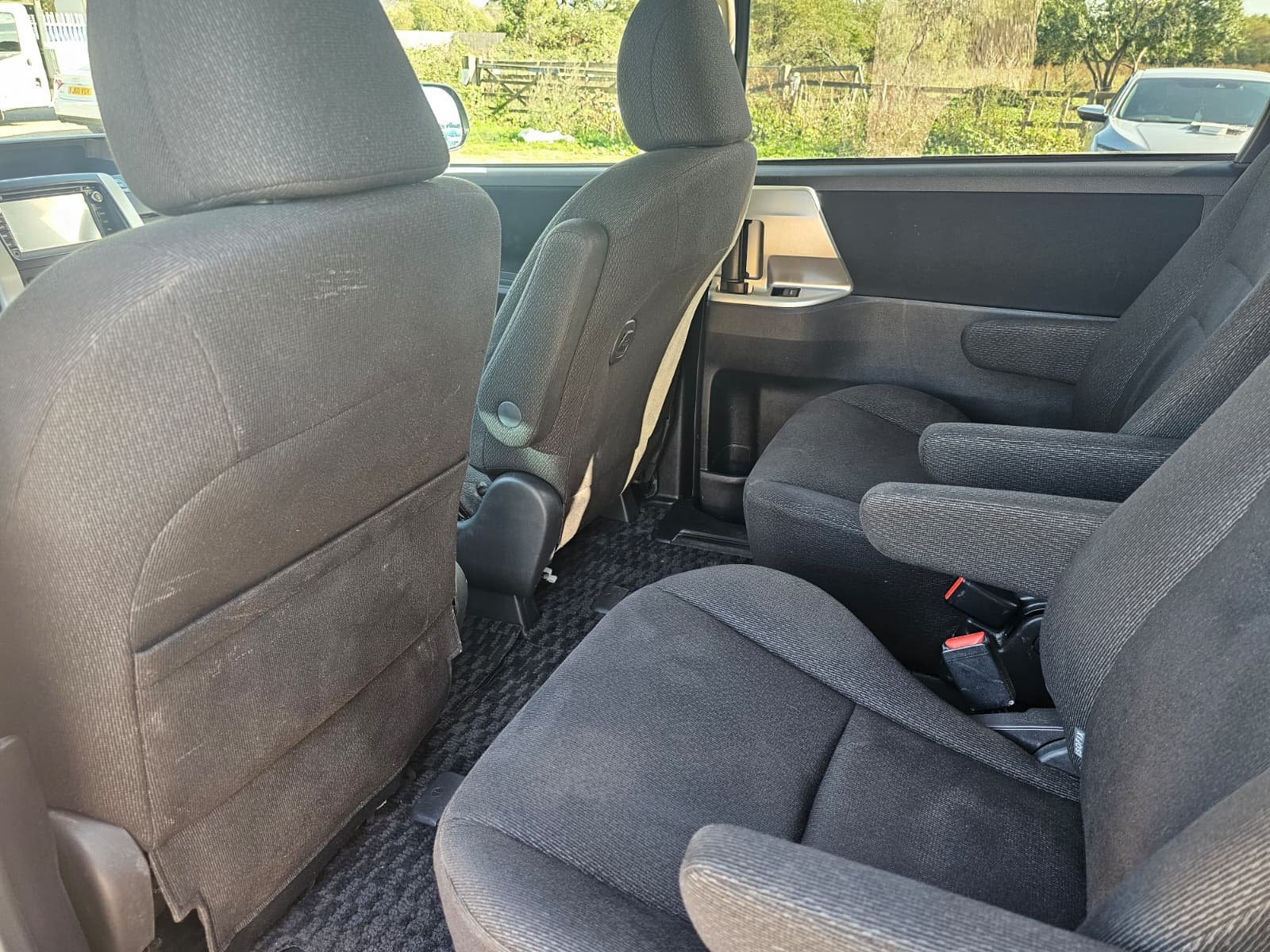 TOYOTA NOAH Voxy X 2.0L Automatic CVT 7 Seater MPV