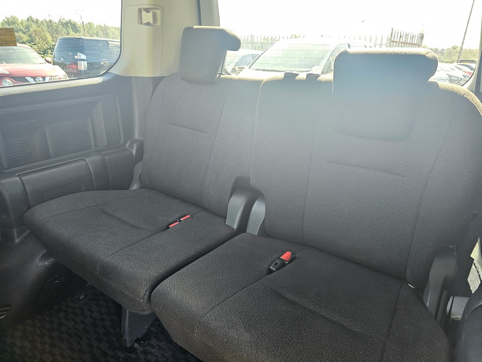 TOYOTA NOAH Voxy X 2.0L Automatic CVT 7 Seater MPV