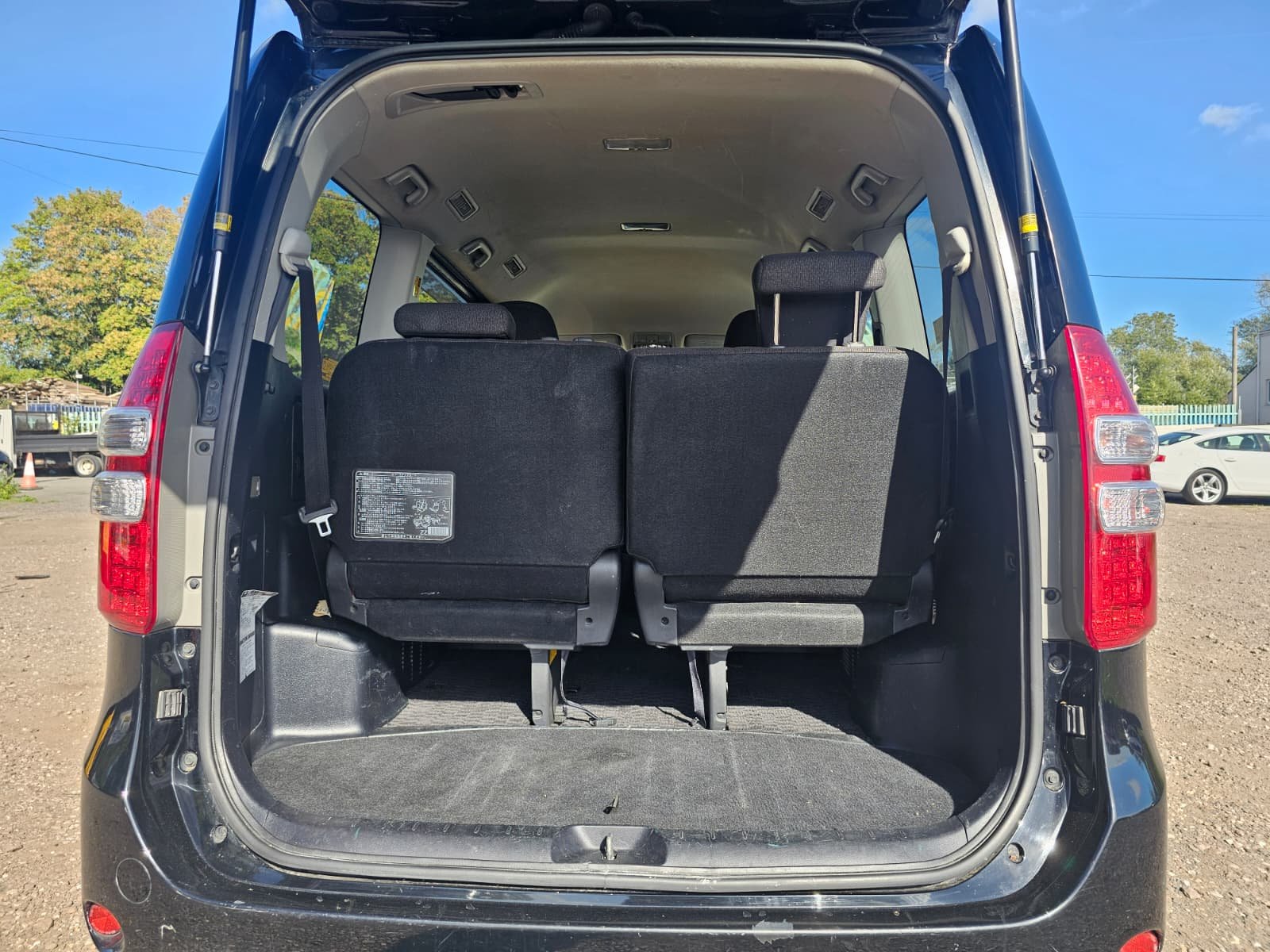 TOYOTA NOAH Voxy X 2.0L Automatic CVT 7 Seater MPV