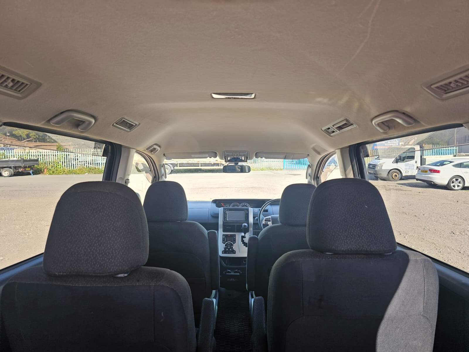 TOYOTA NOAH Voxy X 2.0L Automatic CVT 7 Seater MPV