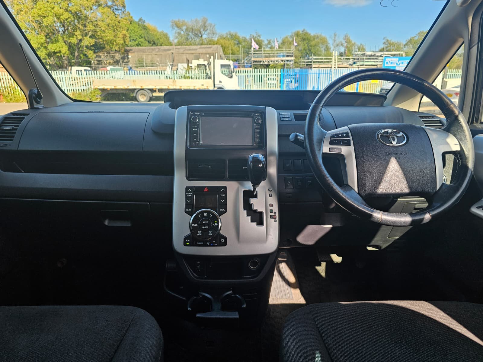 TOYOTA NOAH Voxy X 2.0L Automatic CVT 7 Seater MPV