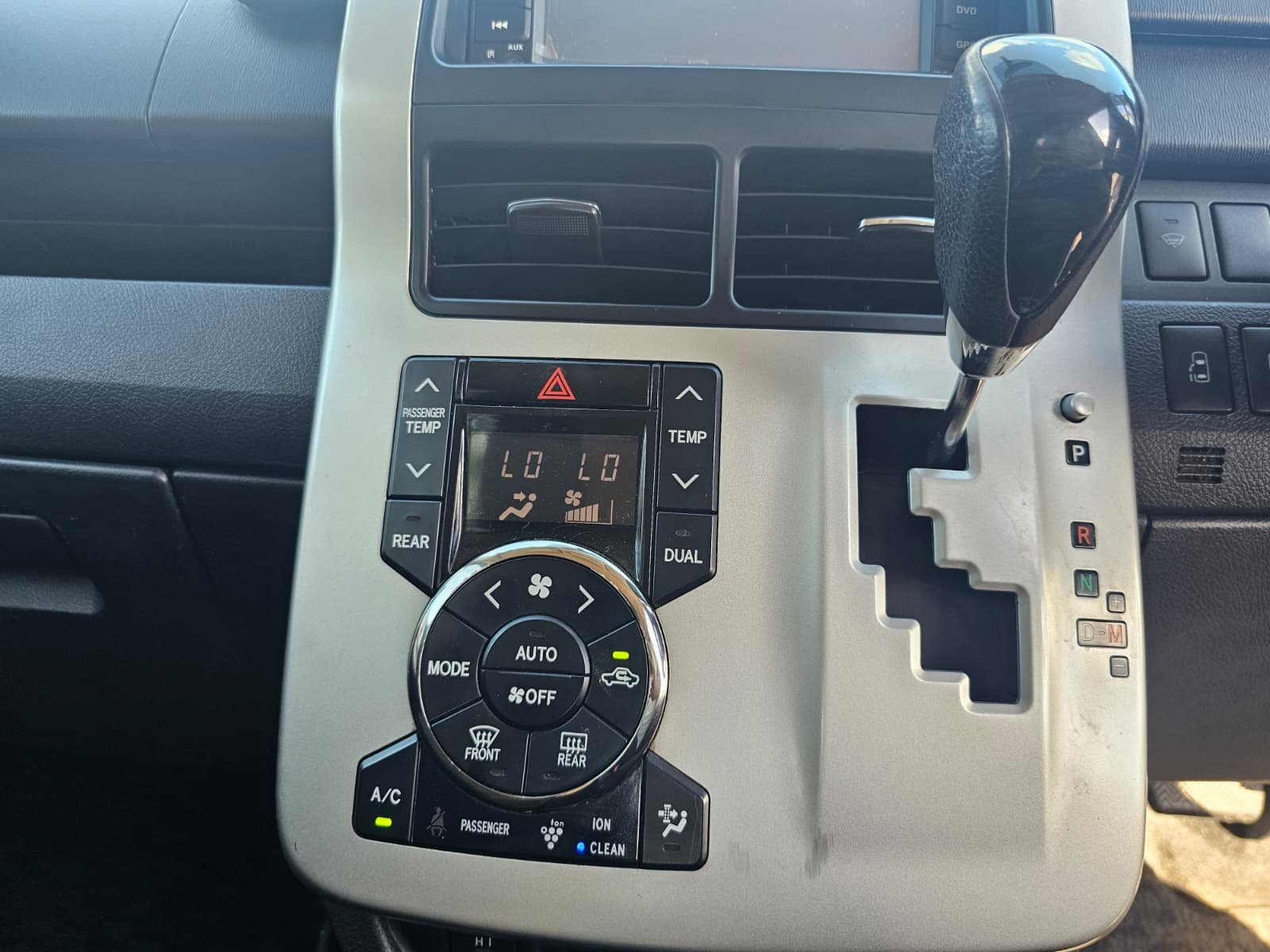 TOYOTA NOAH Voxy X 2.0L Automatic CVT 7 Seater MPV
