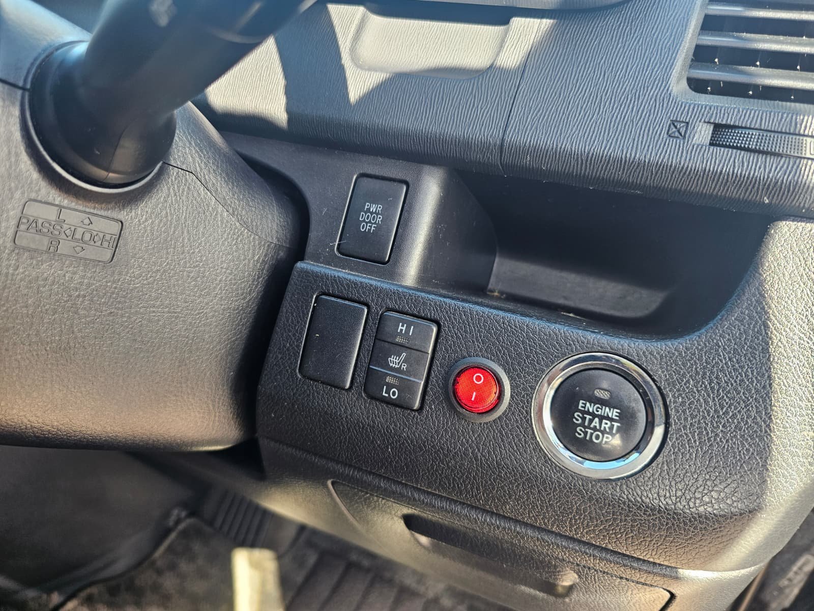 TOYOTA NOAH Voxy X 2.0L Automatic CVT 7 Seater MPV