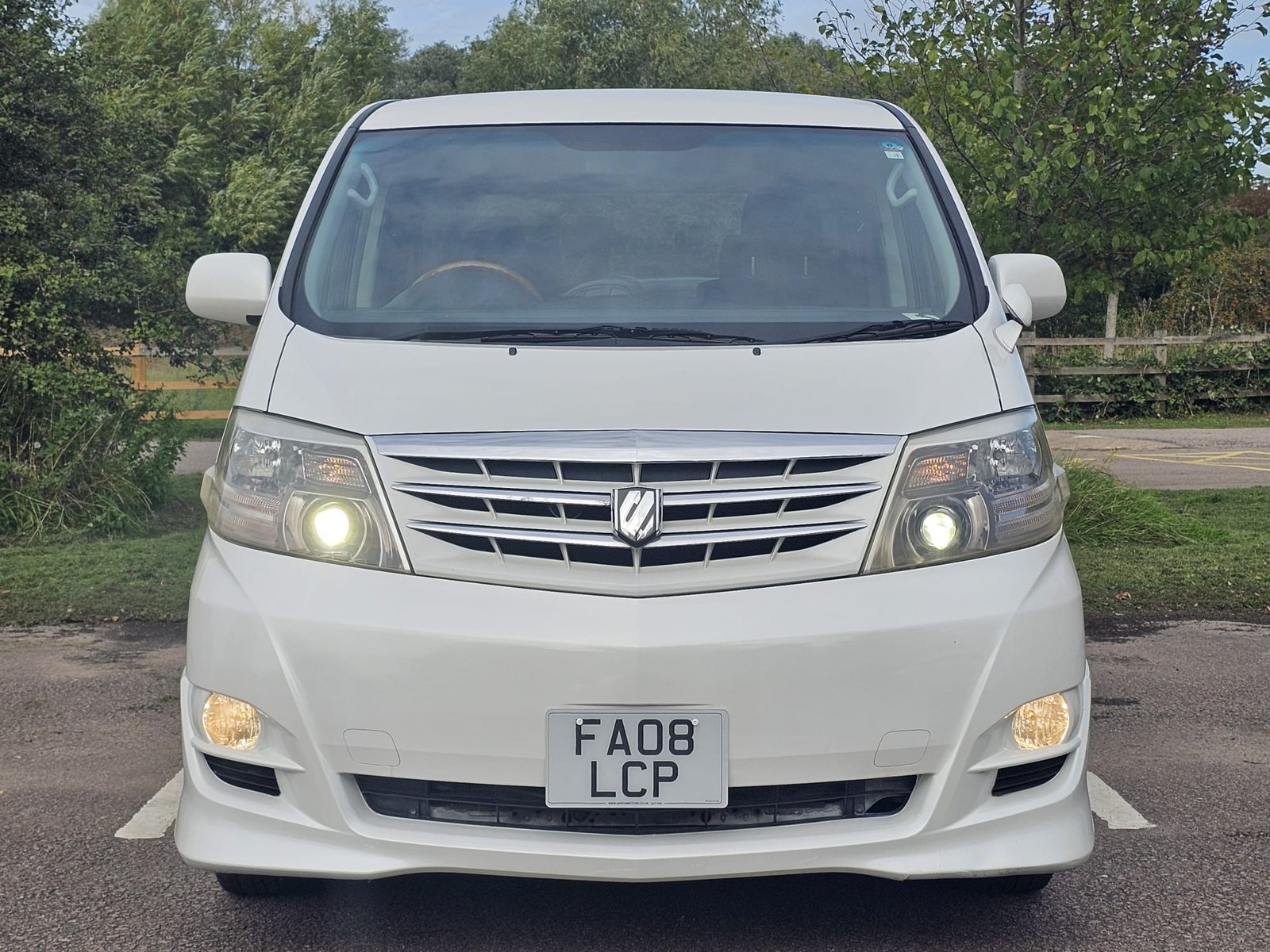 TOYOTA ALPHARD 2.4L Auto CVT 8 Swivle Seater MPV