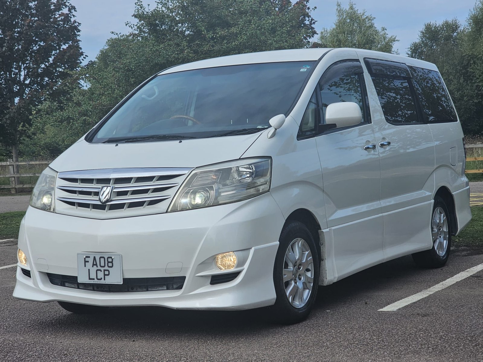 TOYOTA ALPHARD 2.4L Auto CVT 8 Swivle Seater MPV