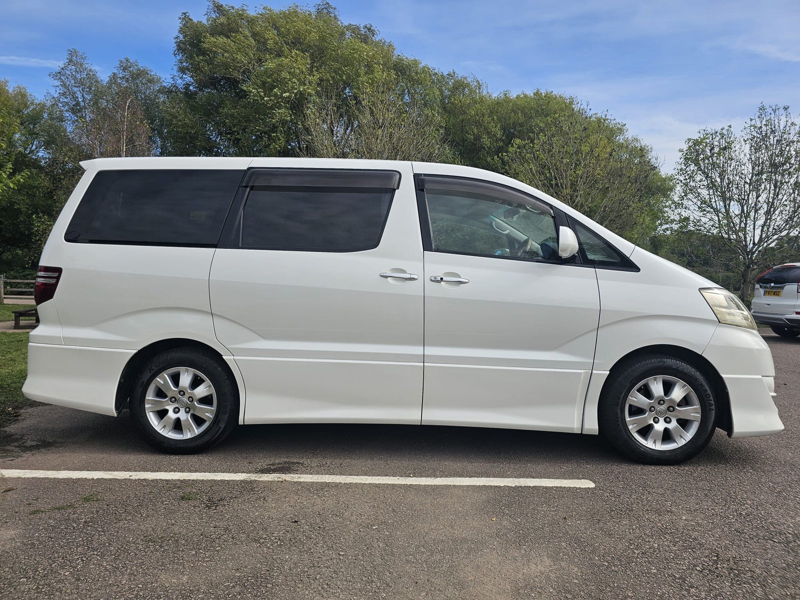TOYOTA ALPHARD 2.4L Auto CVT 8 Swivle Seater MPV