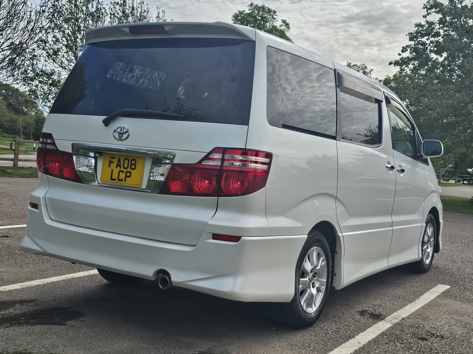 TOYOTA ALPHARD 2.4L Auto CVT 8 Swivle Seater MPV