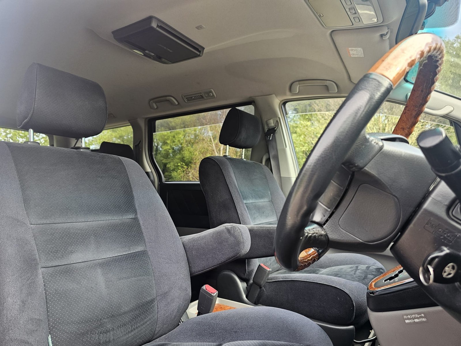 TOYOTA ALPHARD 2.4L Auto CVT 8 Swivle Seater MPV