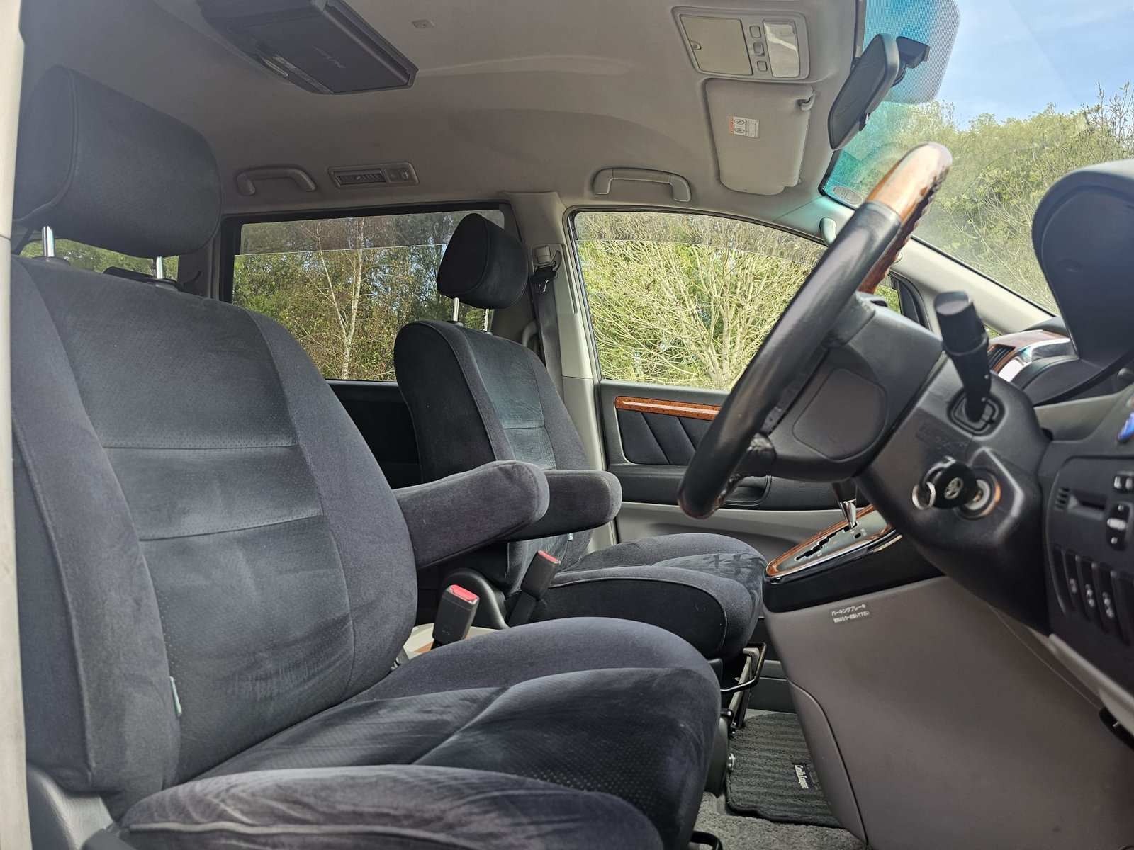 TOYOTA ALPHARD 2.4L Auto CVT 8 Swivle Seater MPV