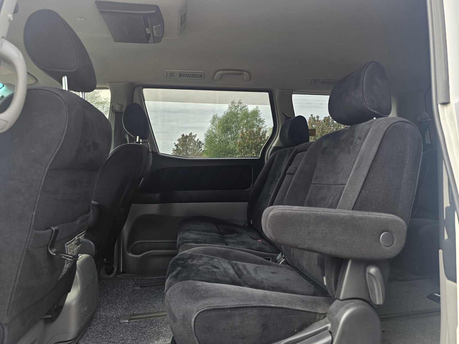 TOYOTA ALPHARD 2.4L Auto CVT 8 Swivle Seater MPV