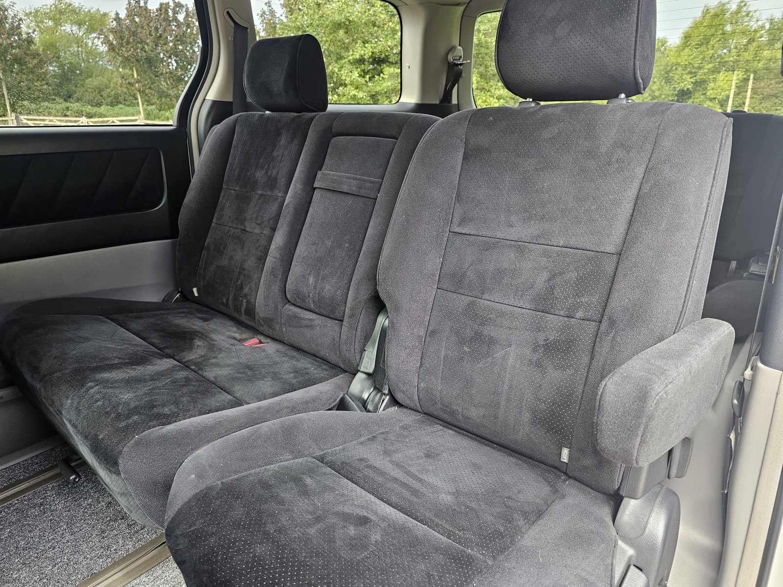 TOYOTA ALPHARD 2.4L Auto CVT 8 Swivle Seater MPV