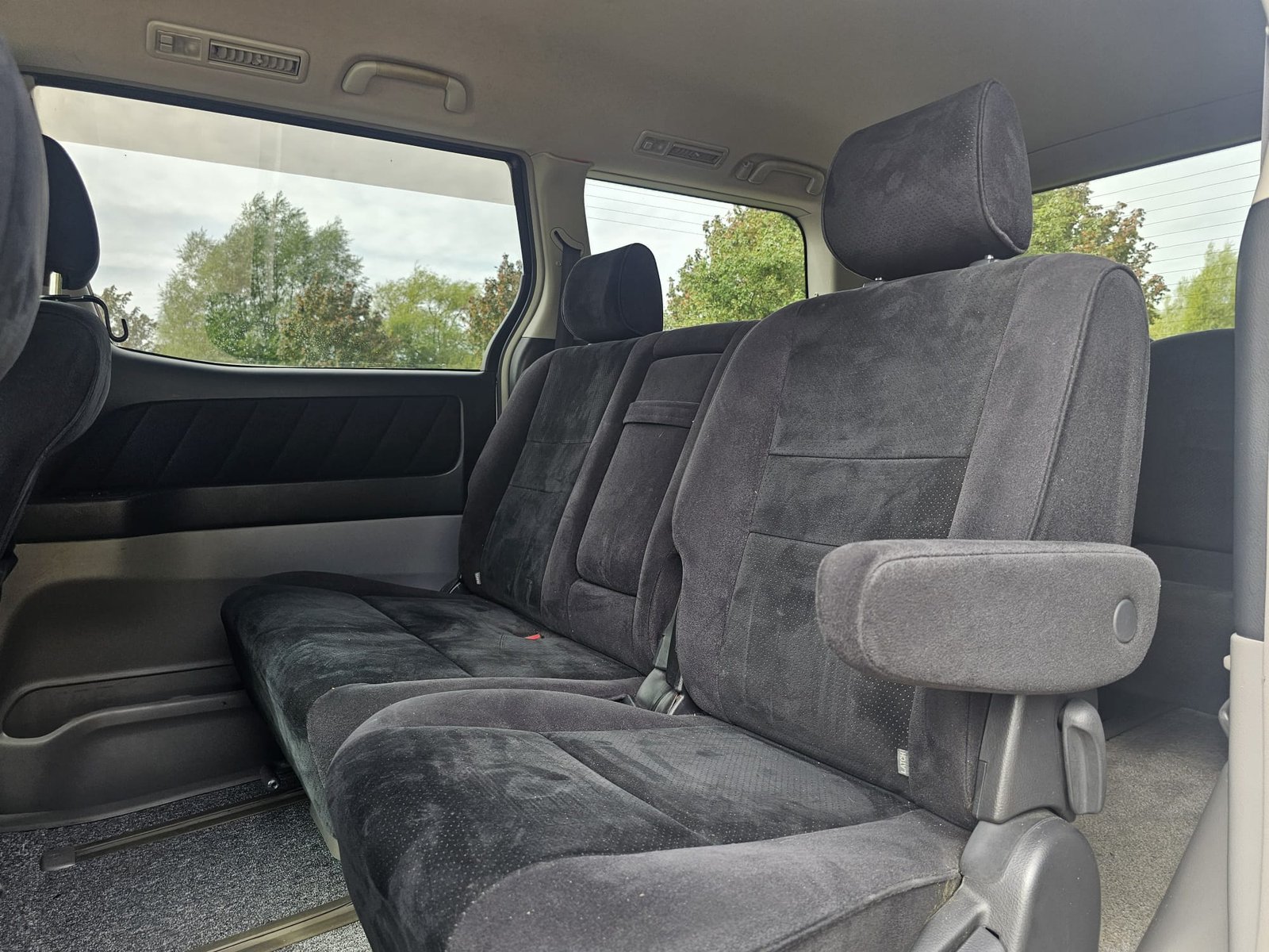 TOYOTA ALPHARD 2.4L Auto CVT 8 Swivle Seater MPV