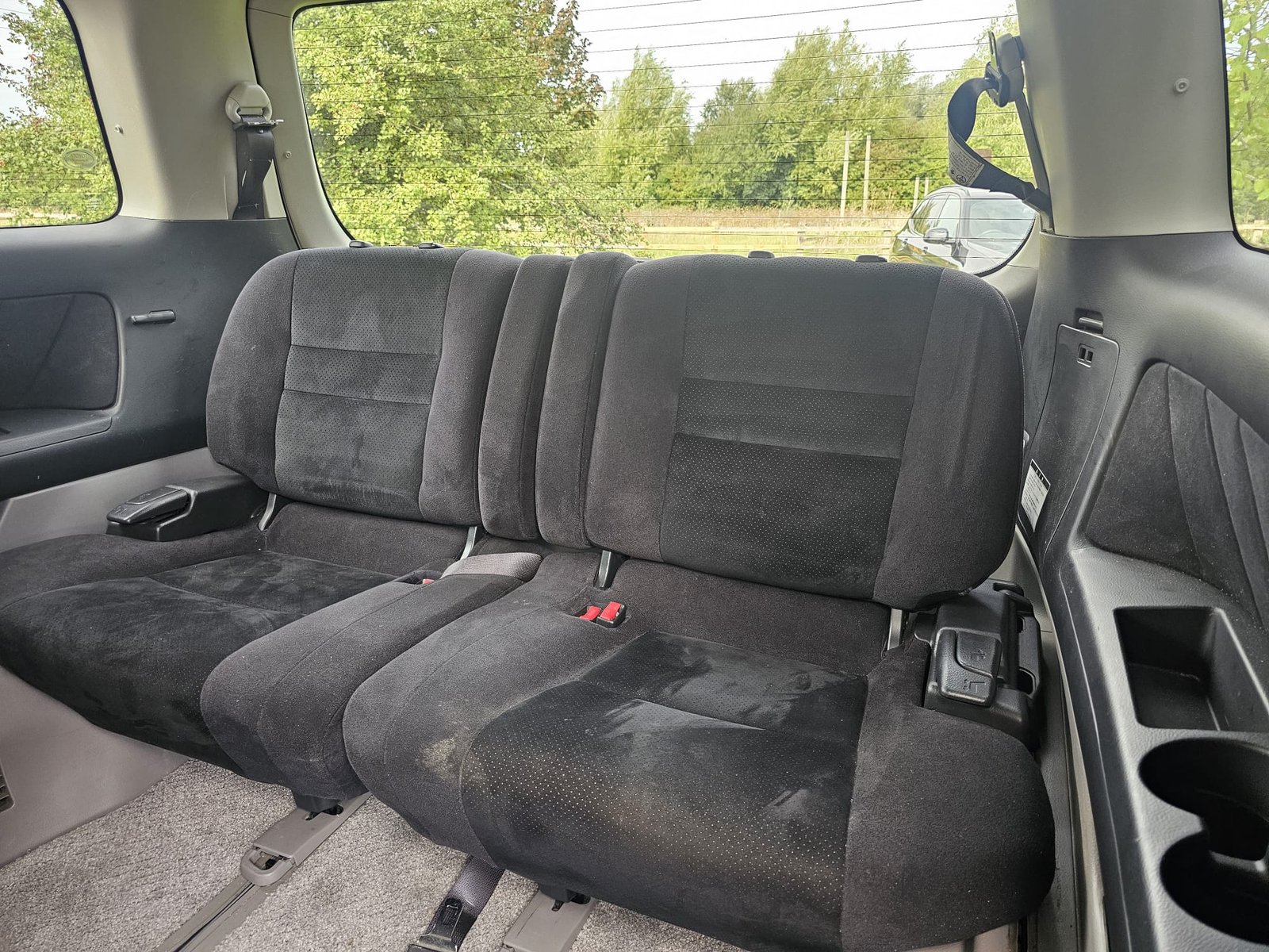 TOYOTA ALPHARD 2.4L Auto CVT 8 Swivle Seater MPV