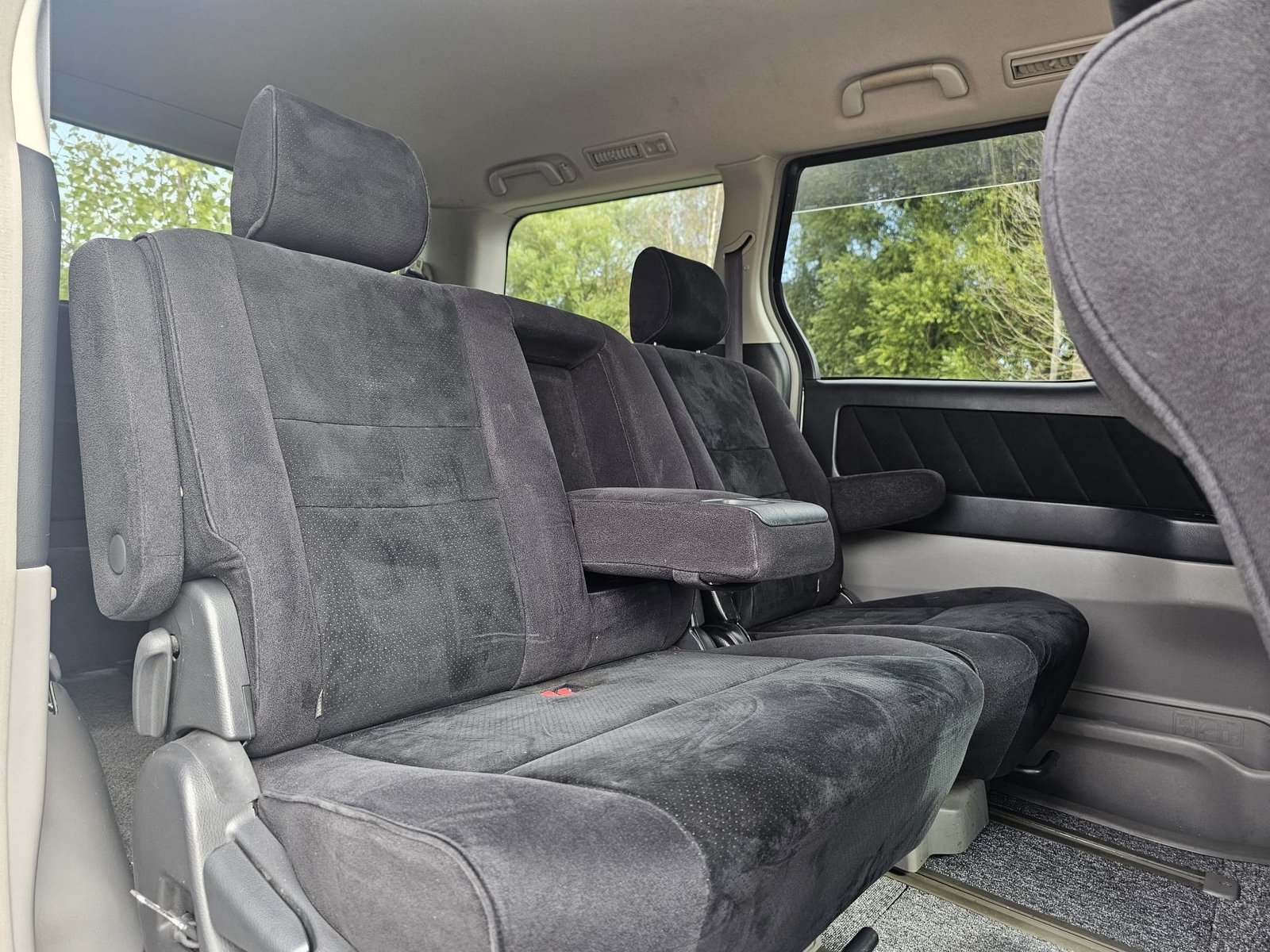 TOYOTA ALPHARD 2.4L Auto CVT 8 Swivle Seater MPV