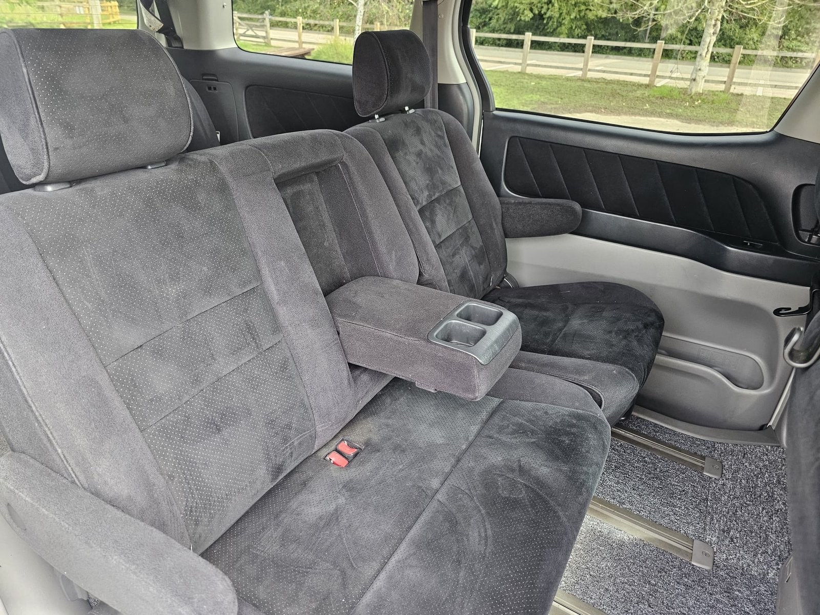 TOYOTA ALPHARD 2.4L Auto CVT 8 Swivle Seater MPV