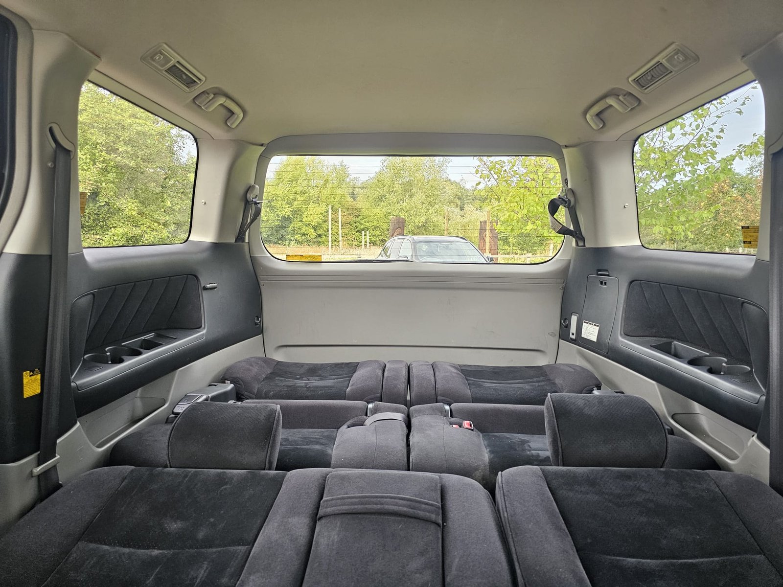 TOYOTA ALPHARD 2.4L Auto CVT 8 Swivle Seater MPV