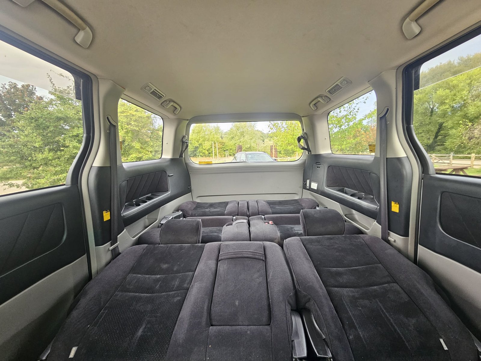 TOYOTA ALPHARD 2.4L Auto CVT 8 Swivle Seater MPV
