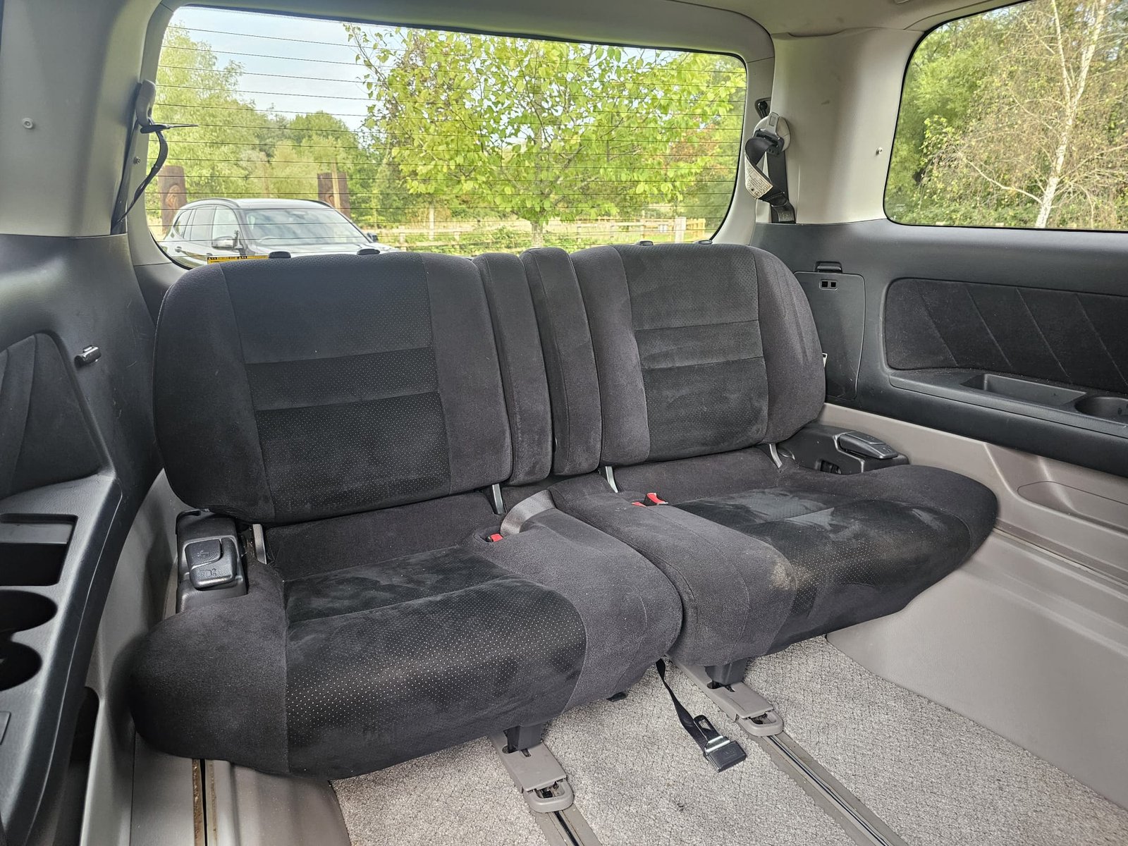 TOYOTA ALPHARD 2.4L Auto CVT 8 Swivle Seater MPV