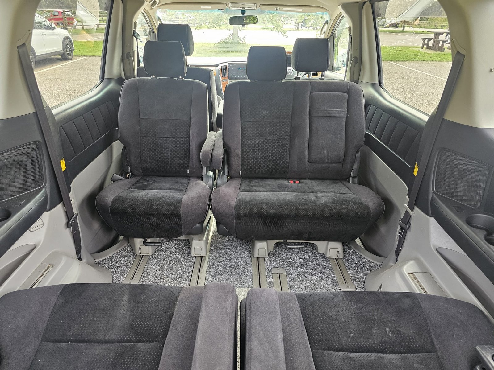 TOYOTA ALPHARD 2.4L Auto CVT 8 Swivle Seater MPV