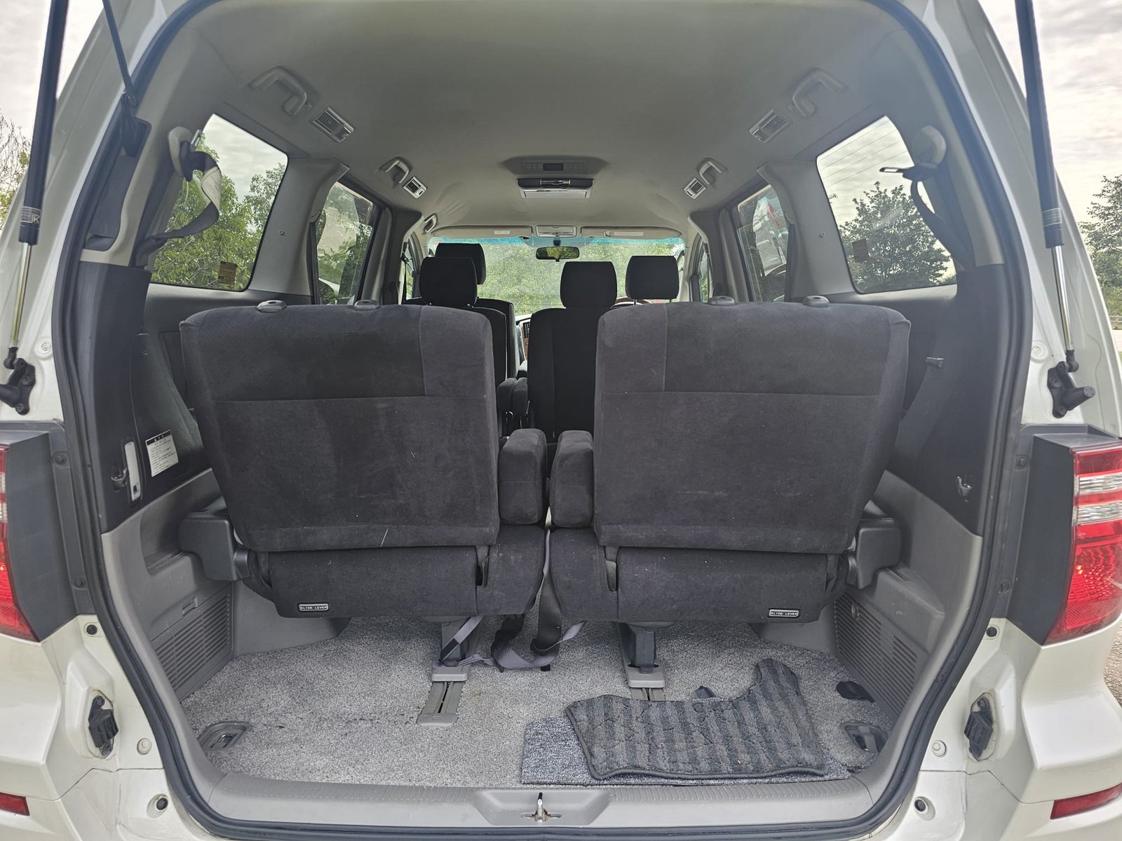 TOYOTA ALPHARD 2.4L Auto CVT 8 Swivle Seater MPV
