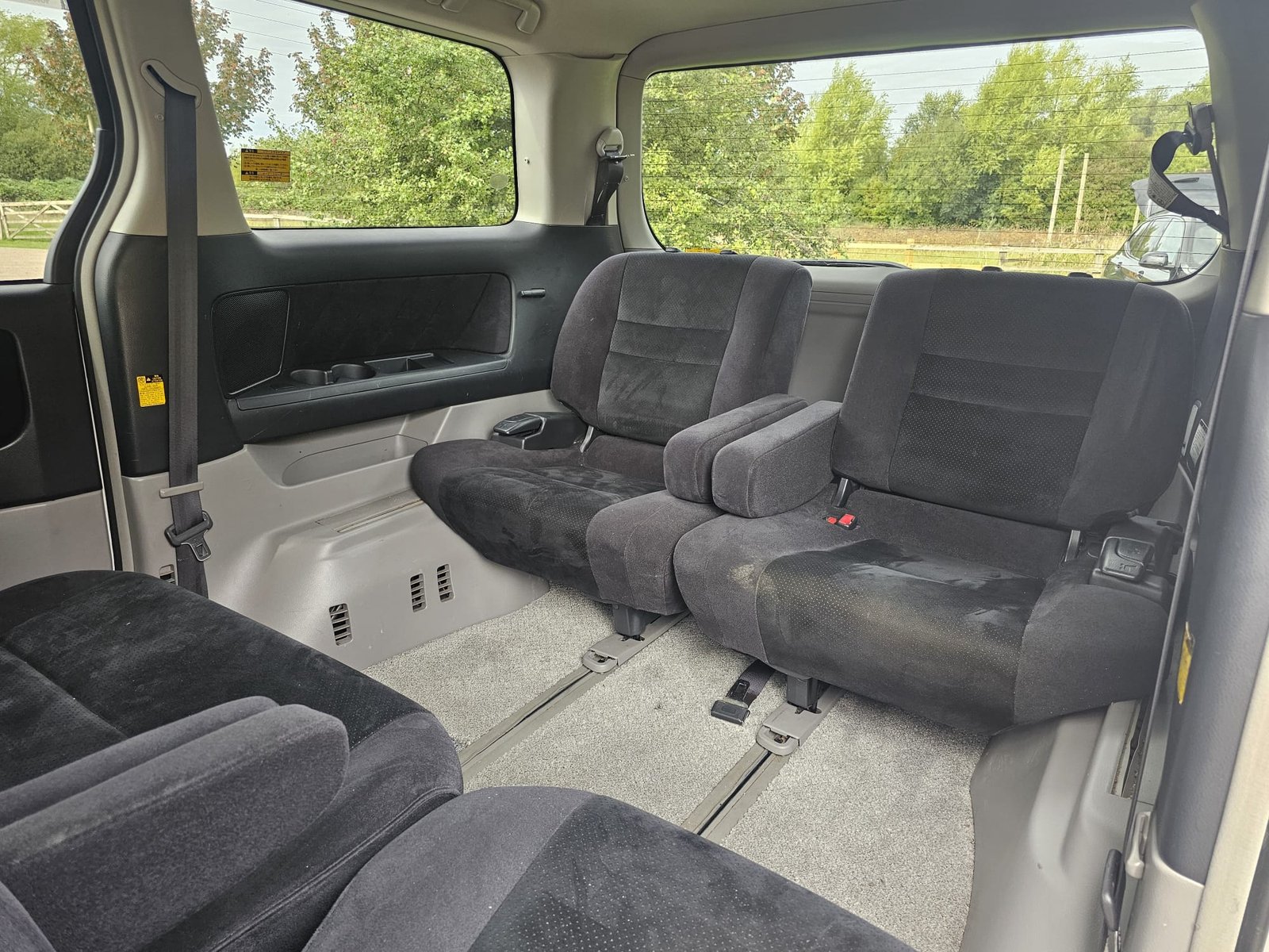 TOYOTA ALPHARD 2.4L Auto CVT 8 Swivle Seater MPV