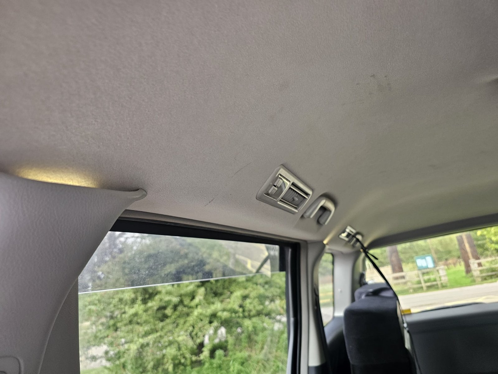 TOYOTA ALPHARD 2.4L Auto CVT 8 Swivle Seater MPV