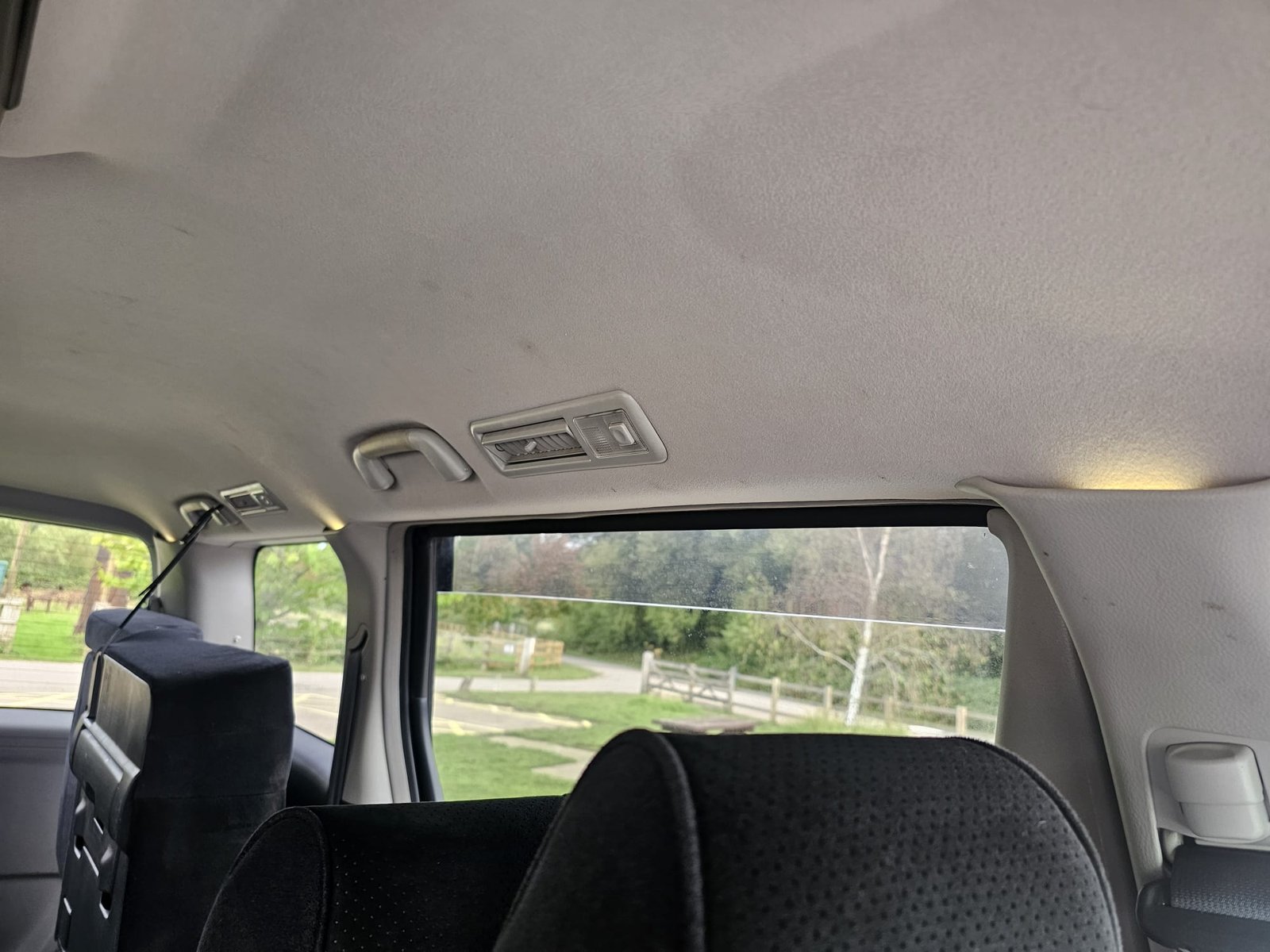TOYOTA ALPHARD 2.4L Auto CVT 8 Swivle Seater MPV