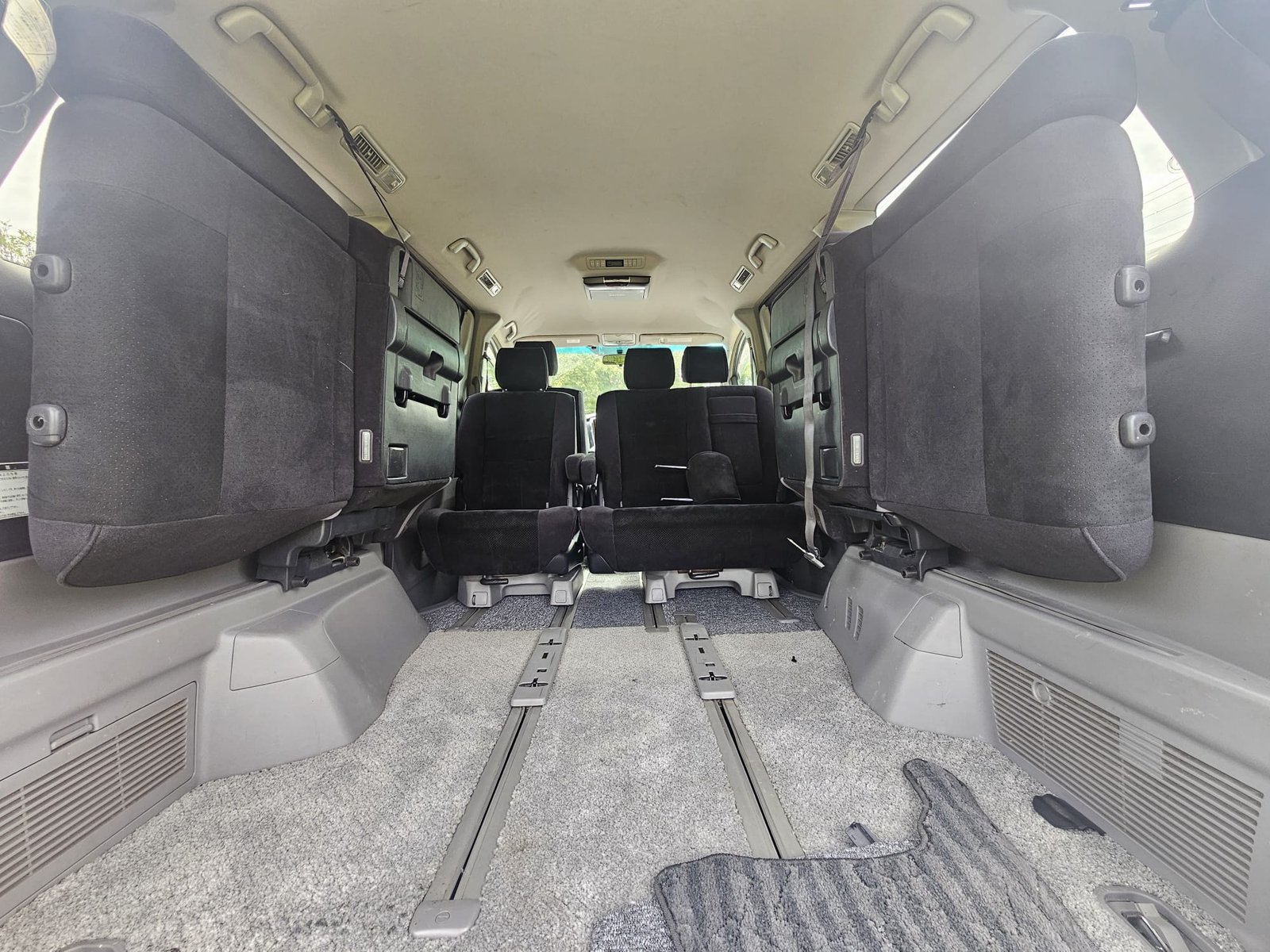 TOYOTA ALPHARD 2.4L Auto CVT 8 Swivle Seater MPV