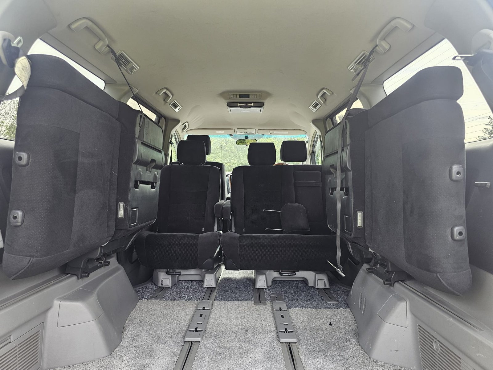TOYOTA ALPHARD 2.4L Auto CVT 8 Swivle Seater MPV