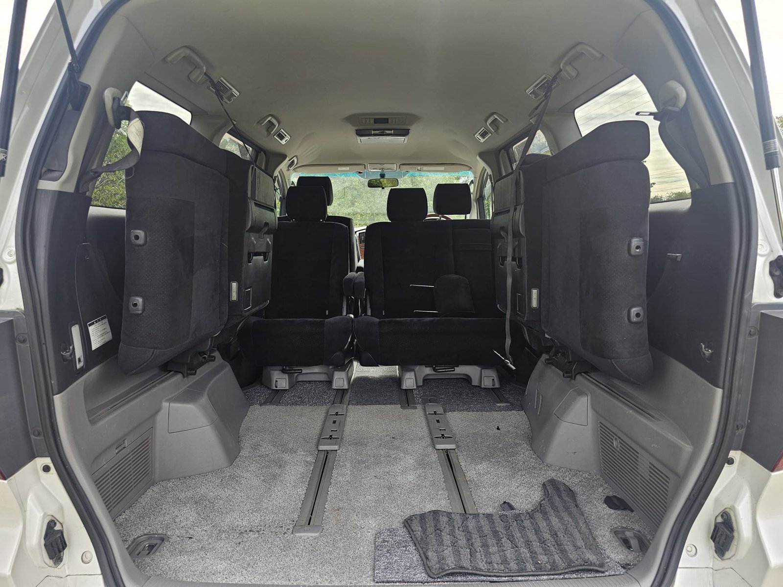 TOYOTA ALPHARD 2.4L Auto CVT 8 Swivle Seater MPV