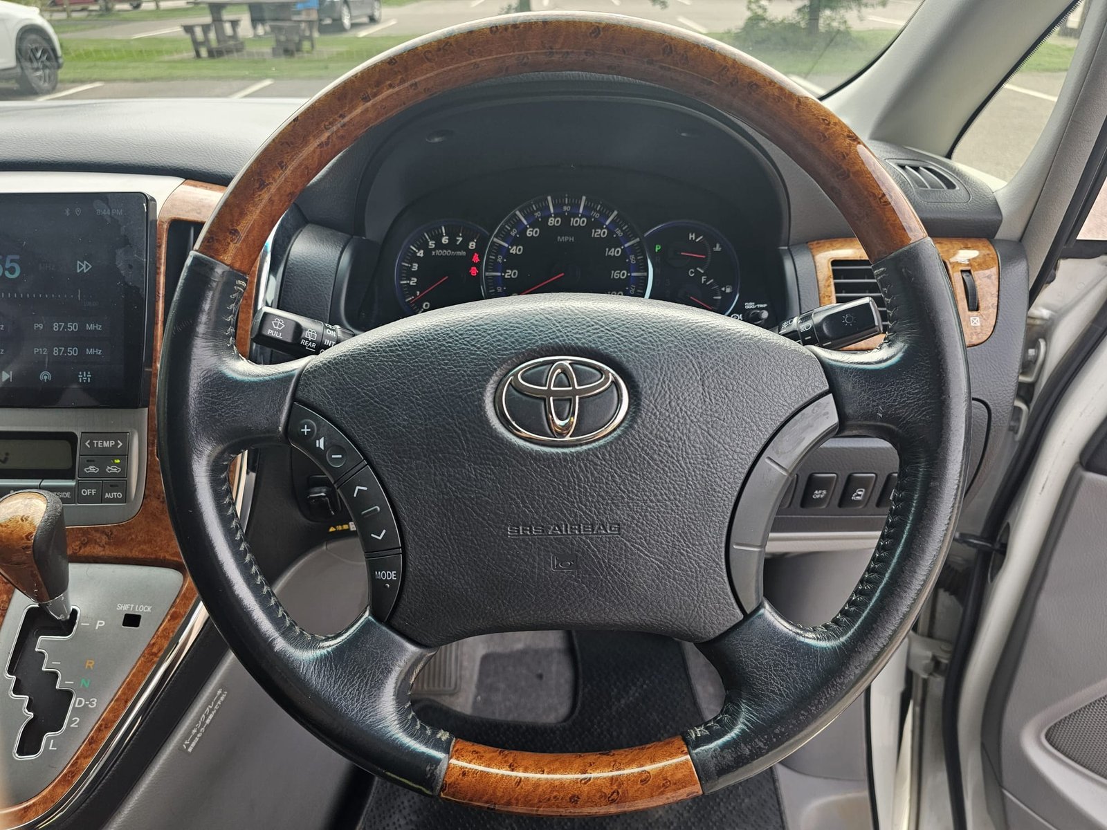 TOYOTA ALPHARD 2.4L Auto CVT 8 Swivle Seater MPV