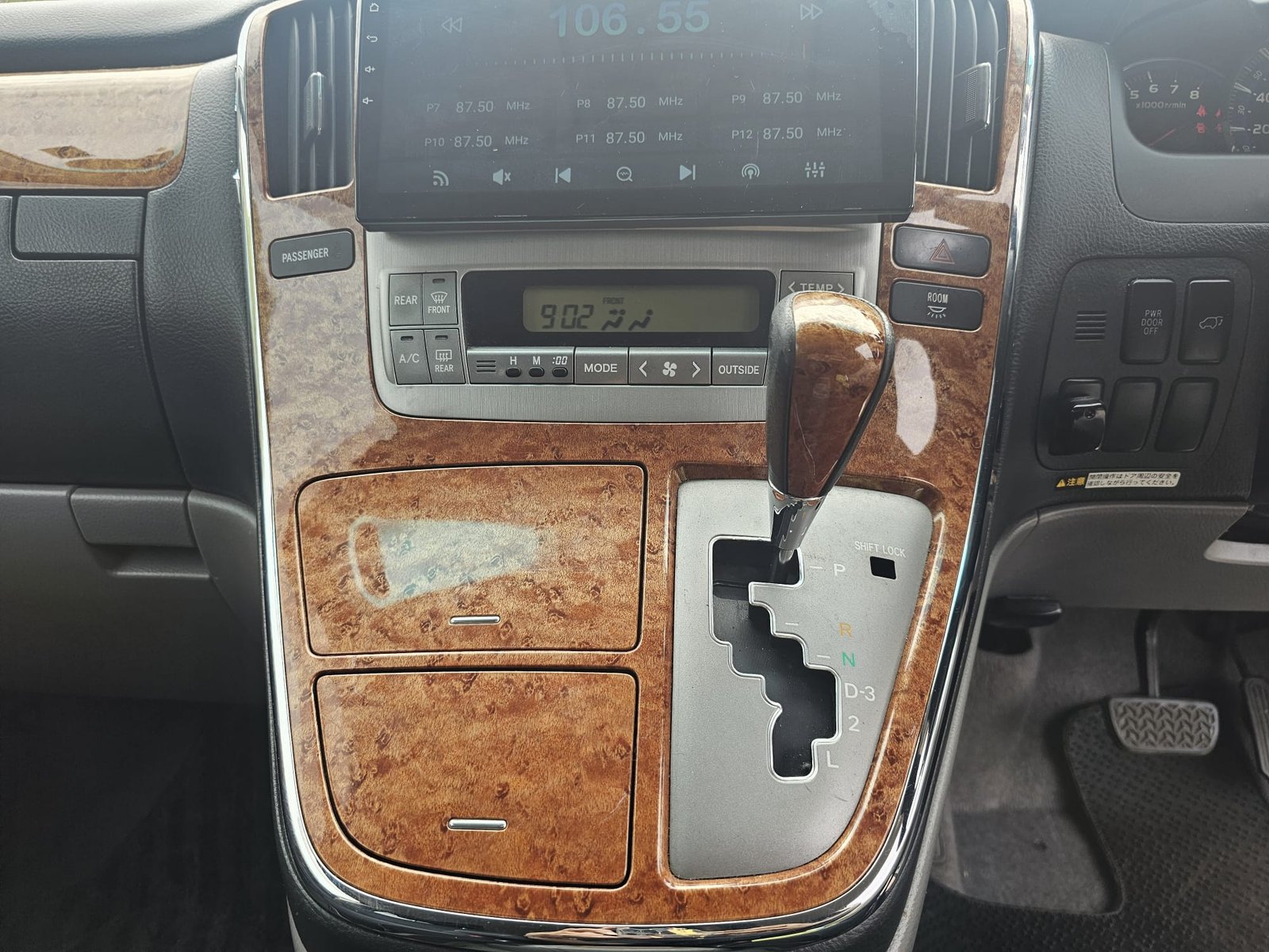 TOYOTA ALPHARD 2.4L Auto CVT 8 Swivle Seater MPV