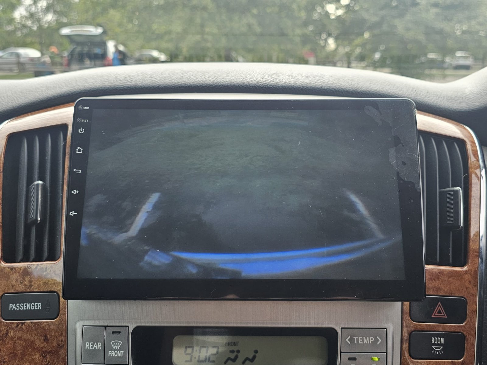 TOYOTA ALPHARD 2.4L Auto CVT 8 Swivle Seater MPV