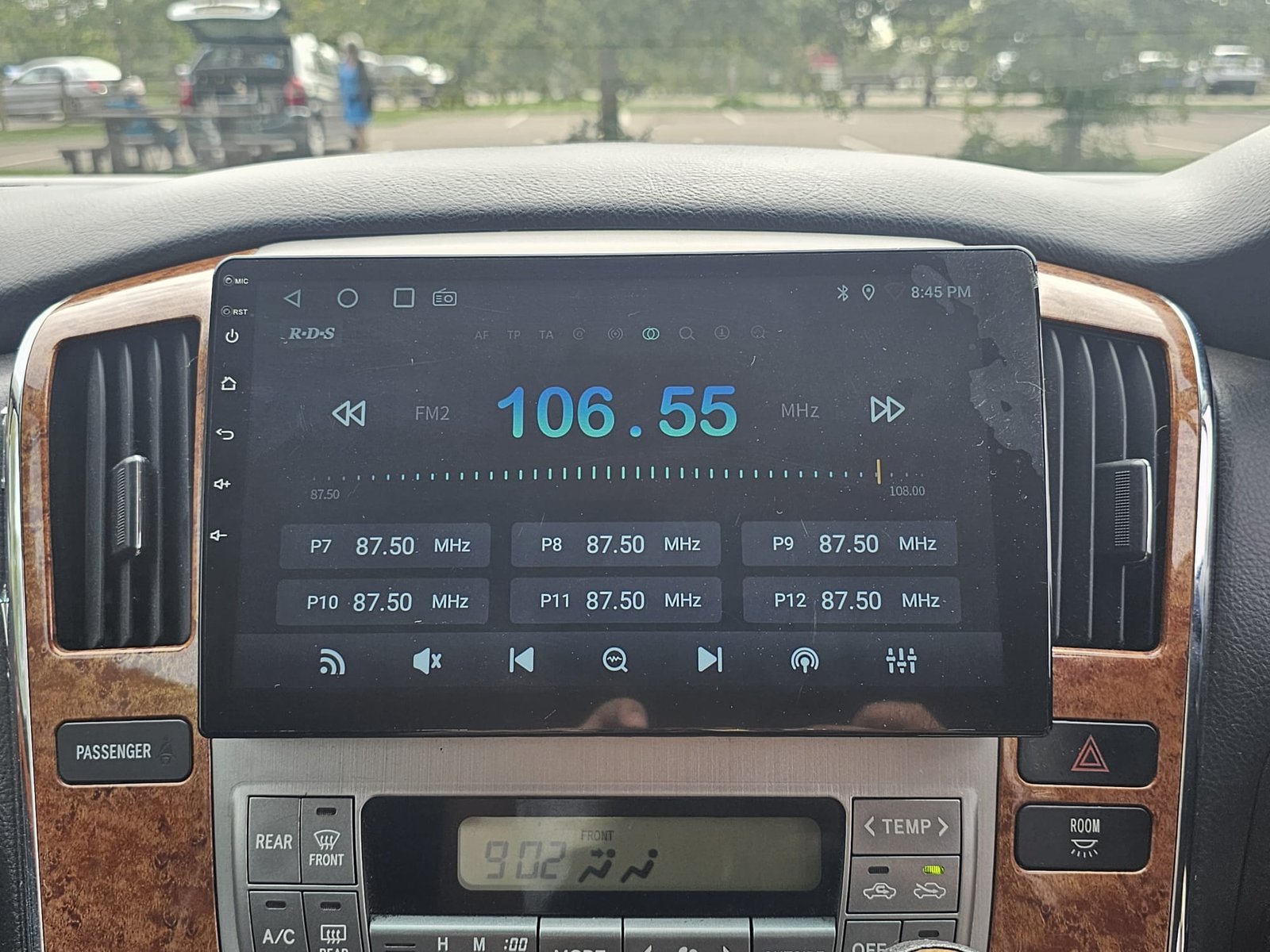 TOYOTA ALPHARD 2.4L Auto CVT 8 Swivle Seater MPV