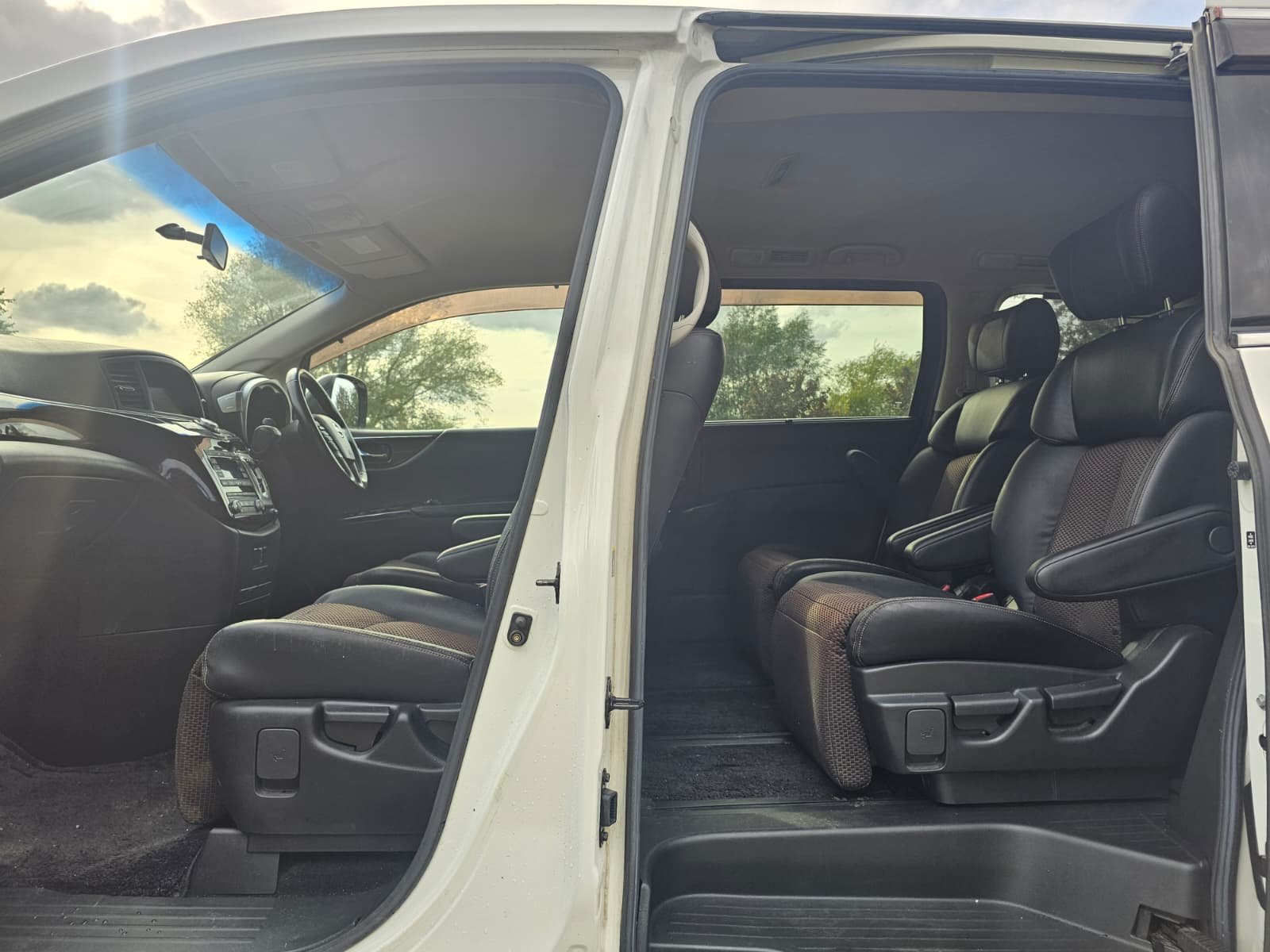 NISSAN ELGRAND Highway Star E52 3.5 V6 Xtronic Auto CVT 4X4 MPV