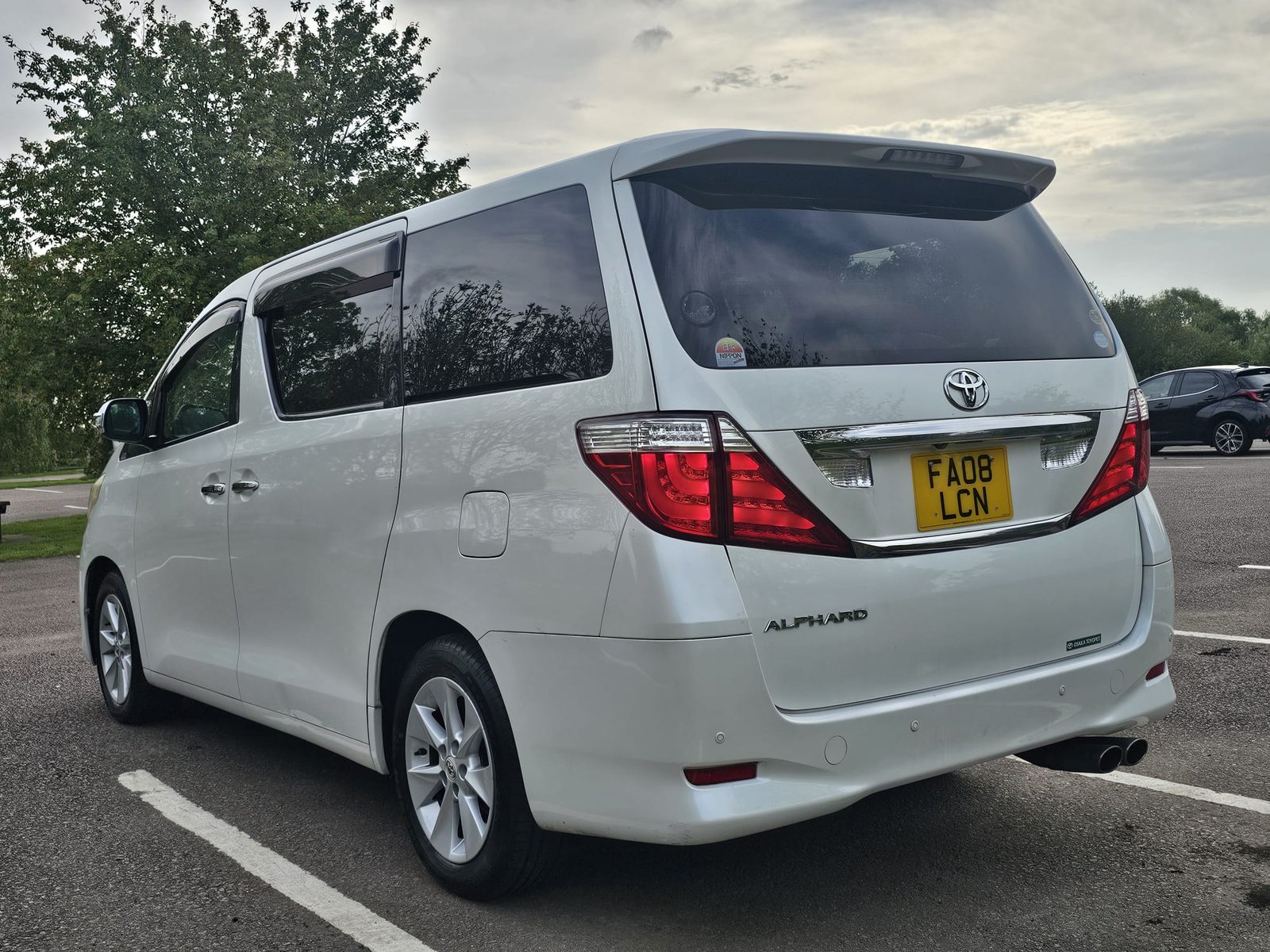 TOYOTA ALPHARD 2.4 Auto 7 Speed CVT Double Sunroof 8 Seater MPV