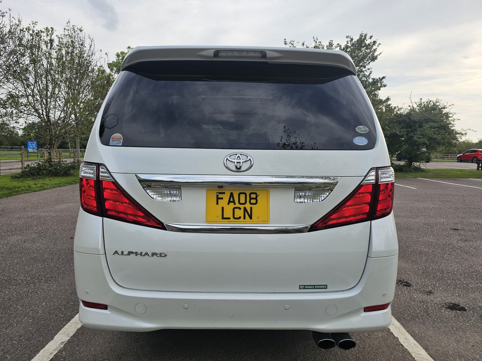 TOYOTA ALPHARD 2.4 Auto 7 Speed CVT Double Sunroof 8 Seater MPV