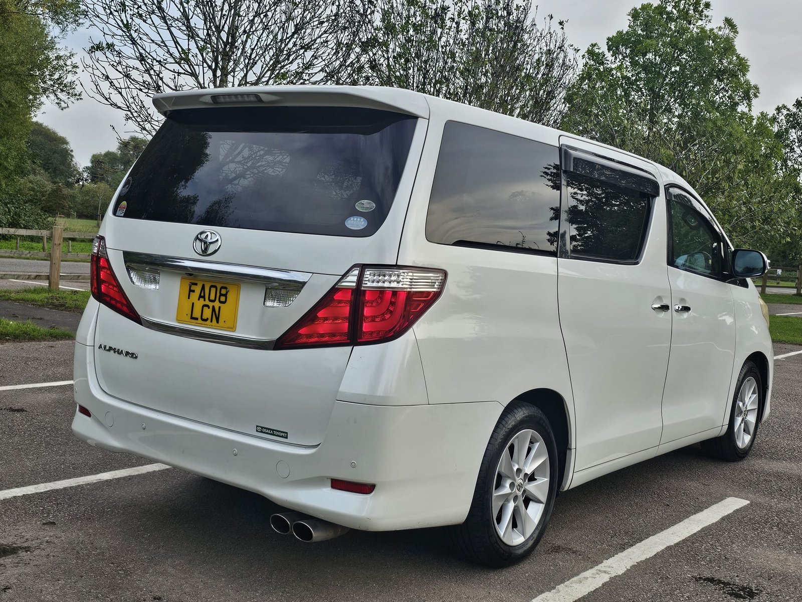 TOYOTA ALPHARD 2.4 Auto 7 Speed CVT Double Sunroof 8 Seater MPV