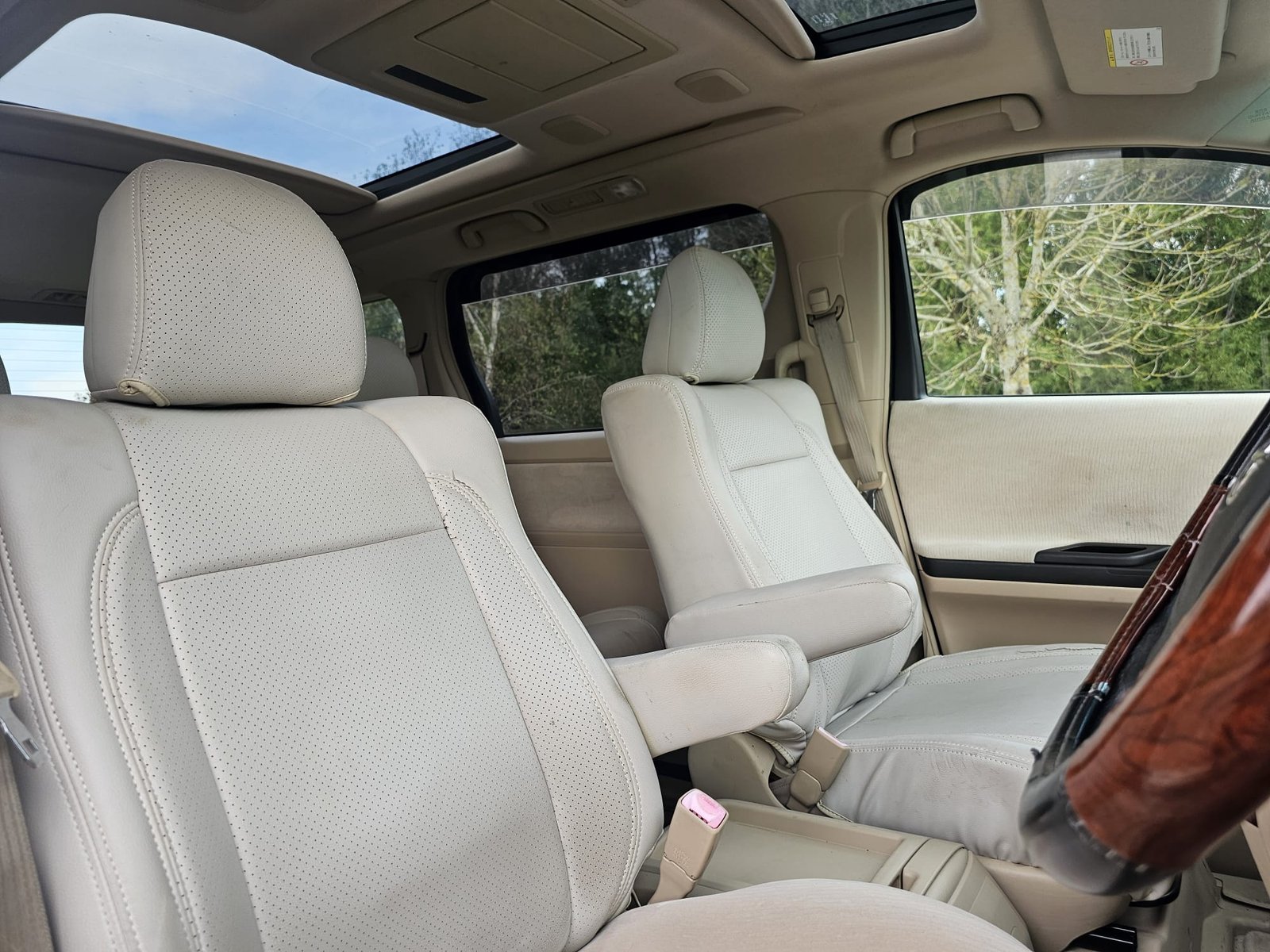 TOYOTA ALPHARD 2.4 Auto 7 Speed CVT Double Sunroof 8 Seater MPV