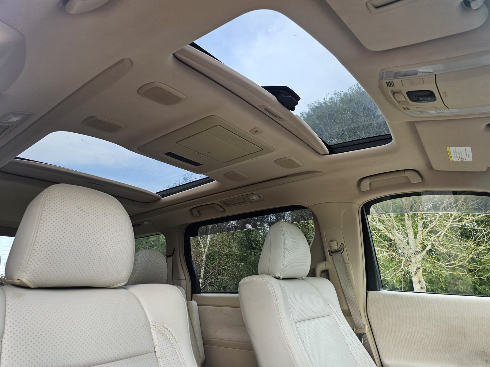 TOYOTA ALPHARD 2.4 Auto 7 Speed CVT Double Sunroof 8 Seater MPV