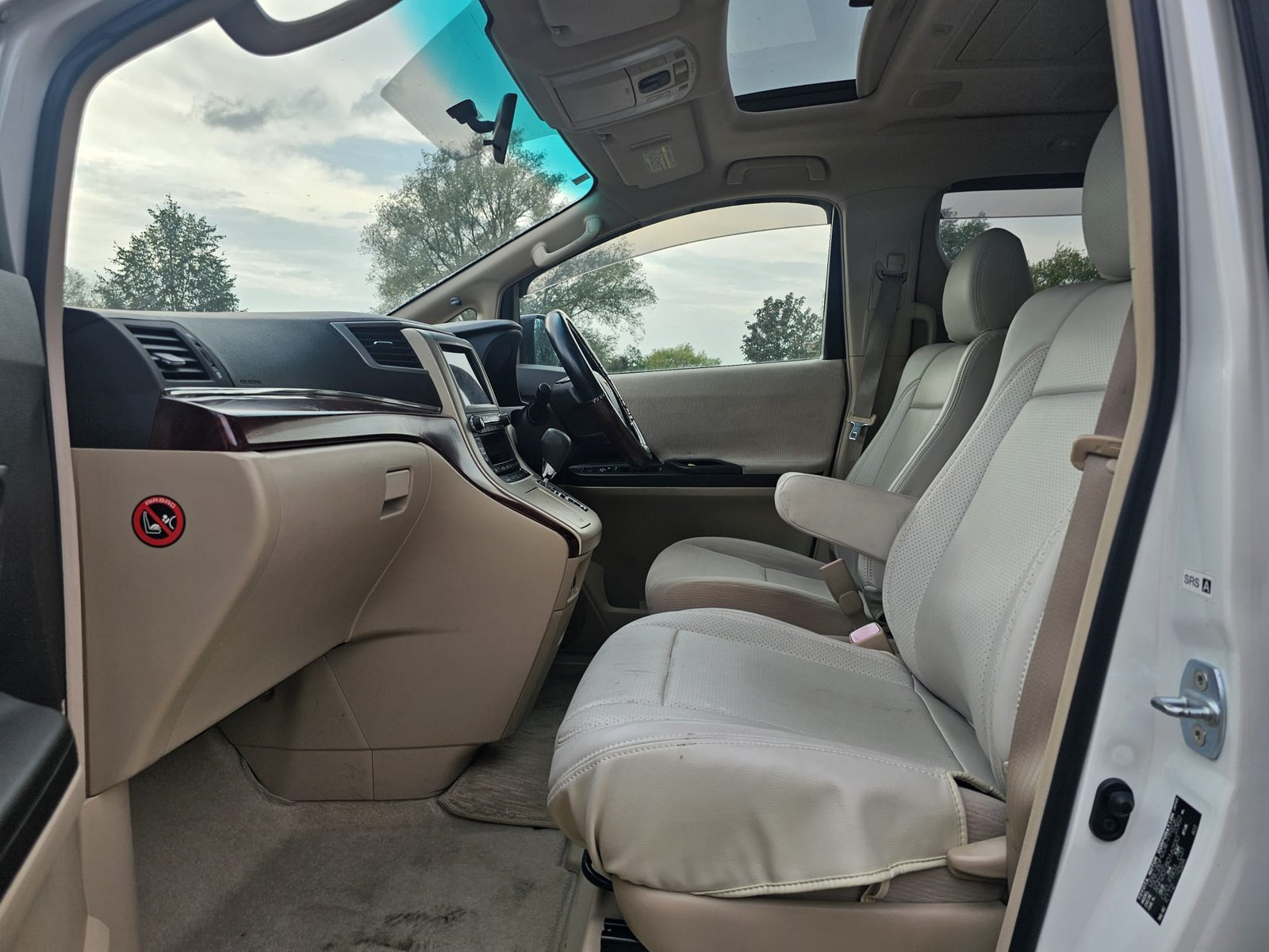 TOYOTA ALPHARD 2.4 Auto 7 Speed CVT Double Sunroof 8 Seater MPV