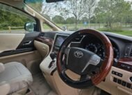 TOYOTA ALPHARD 2.4 Auto 7 Speed CVT Double Sunroof 8 Seater MPV