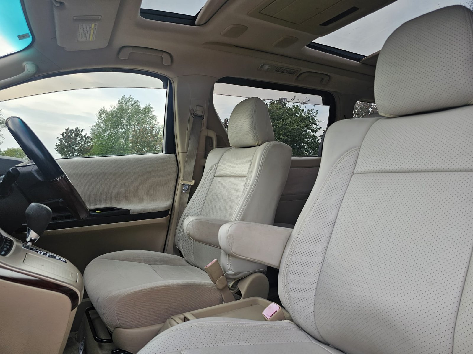 TOYOTA ALPHARD 2.4 Auto 7 Speed CVT Double Sunroof 8 Seater MPV
