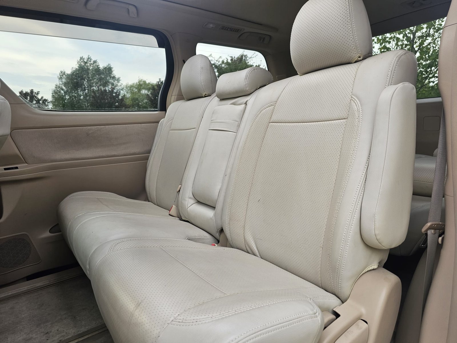 TOYOTA ALPHARD 2.4 Auto 7 Speed CVT Double Sunroof 8 Seater MPV