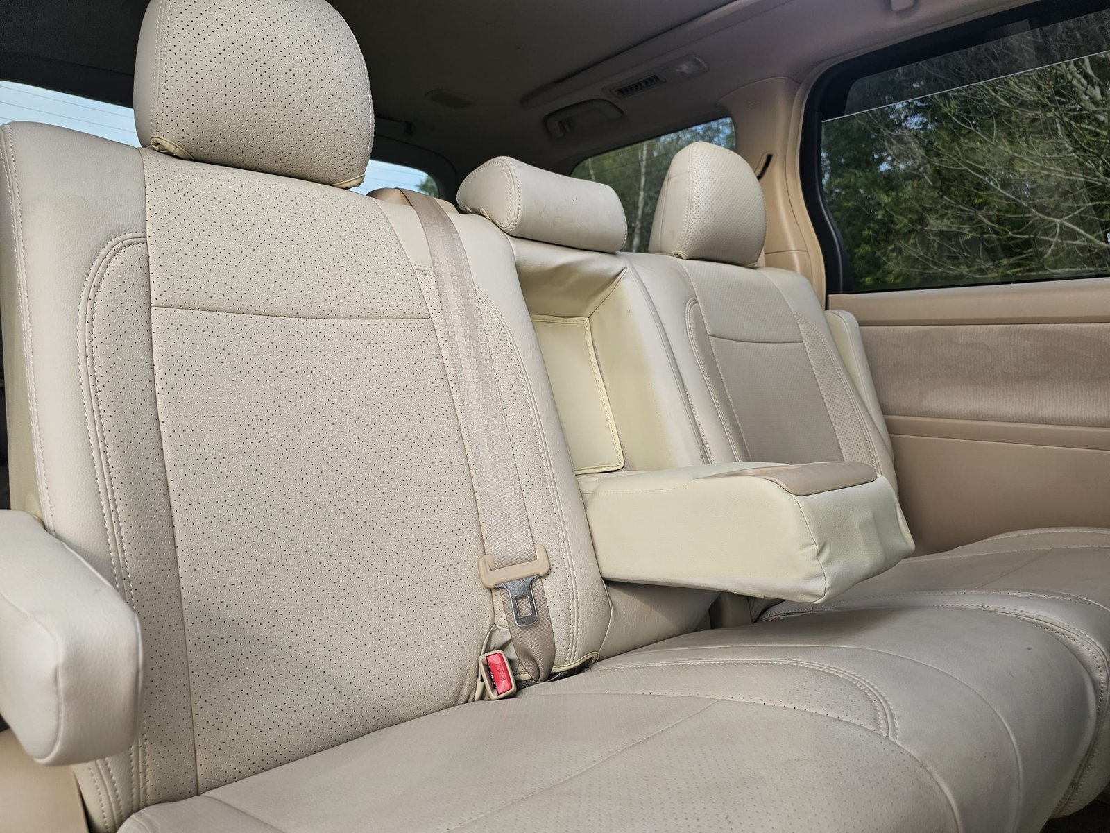 TOYOTA ALPHARD 2.4 Auto 7 Speed CVT Double Sunroof 8 Seater MPV