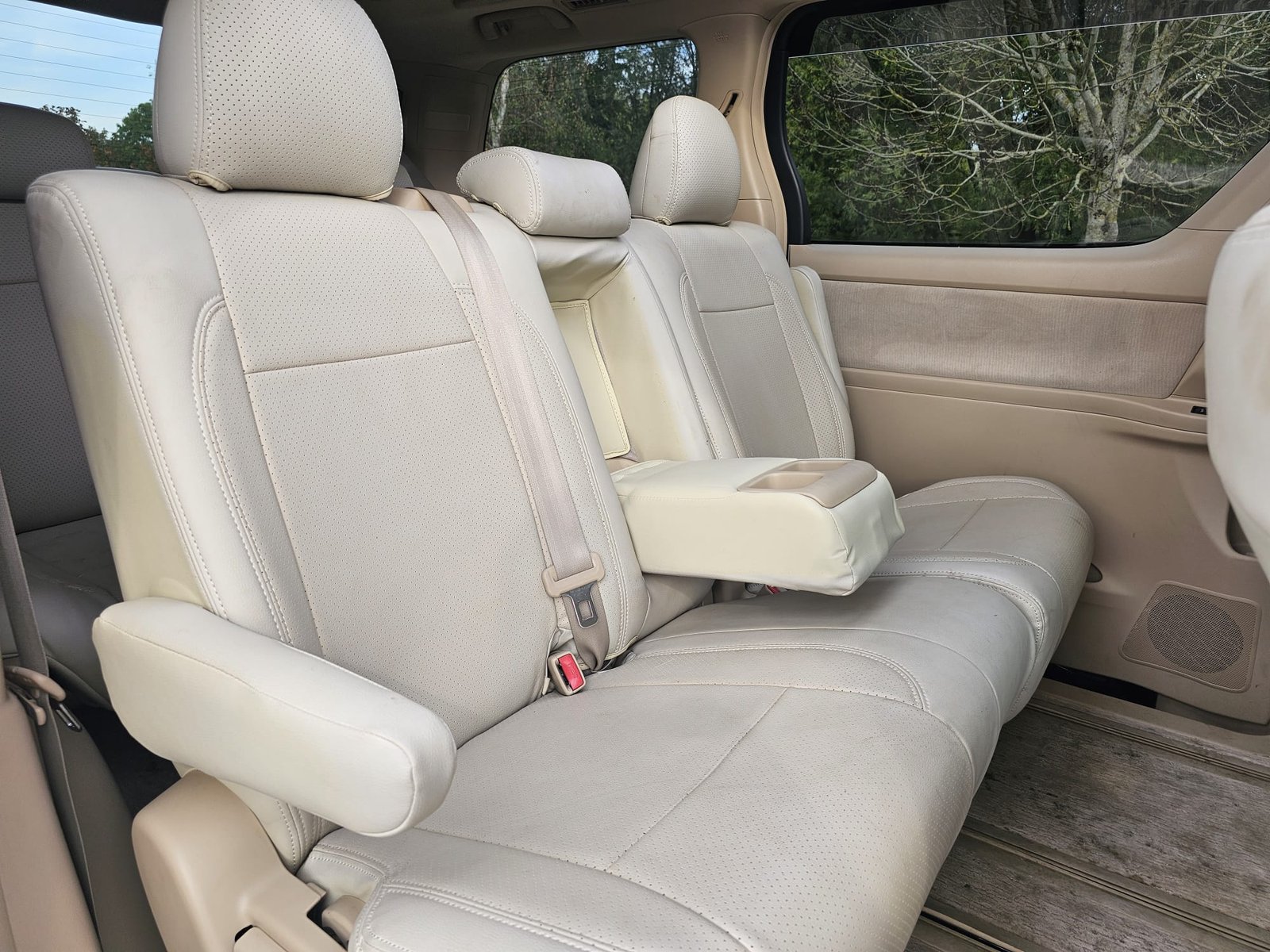 TOYOTA ALPHARD 2.4 Auto 7 Speed CVT Double Sunroof 8 Seater MPV